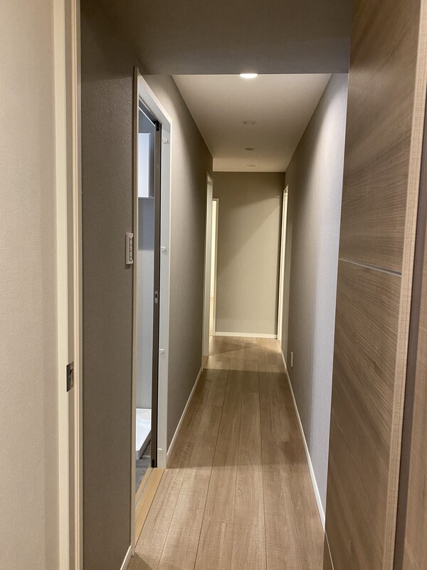 ライオンズヴィアーレ北綾瀬弐番館_お部屋の廊下_1枚目