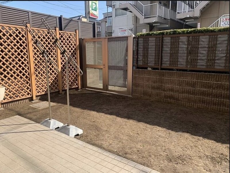 ライオンズヴィアーレ北綾瀬弐番館_専用庭_4枚目