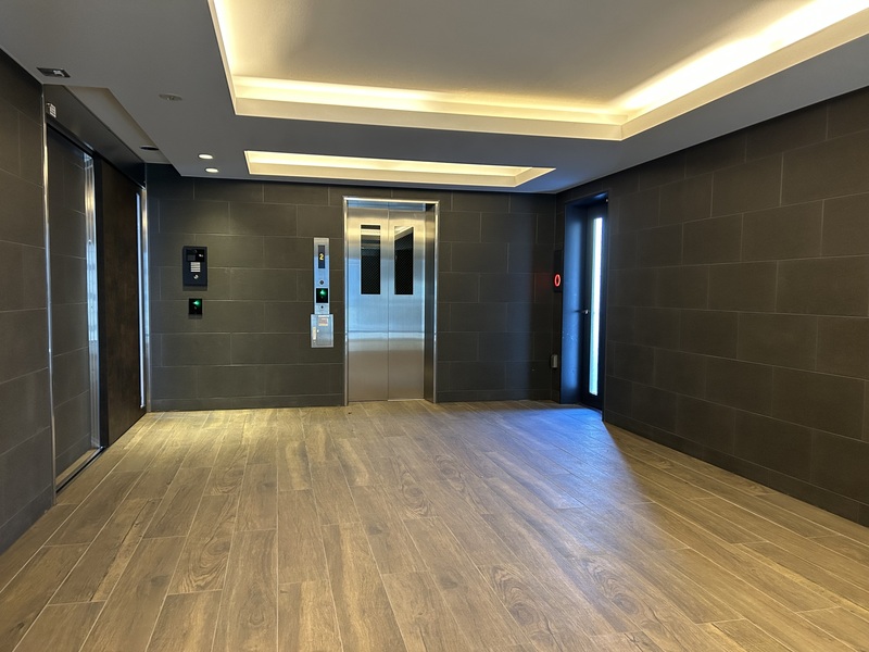 ブリシア方南町_エレベーターホール、エレベーター内_1枚目